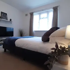 Free Parking Spacious Apartment Cardiff